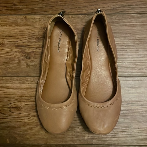Light brown flats - Picture 2 of 3